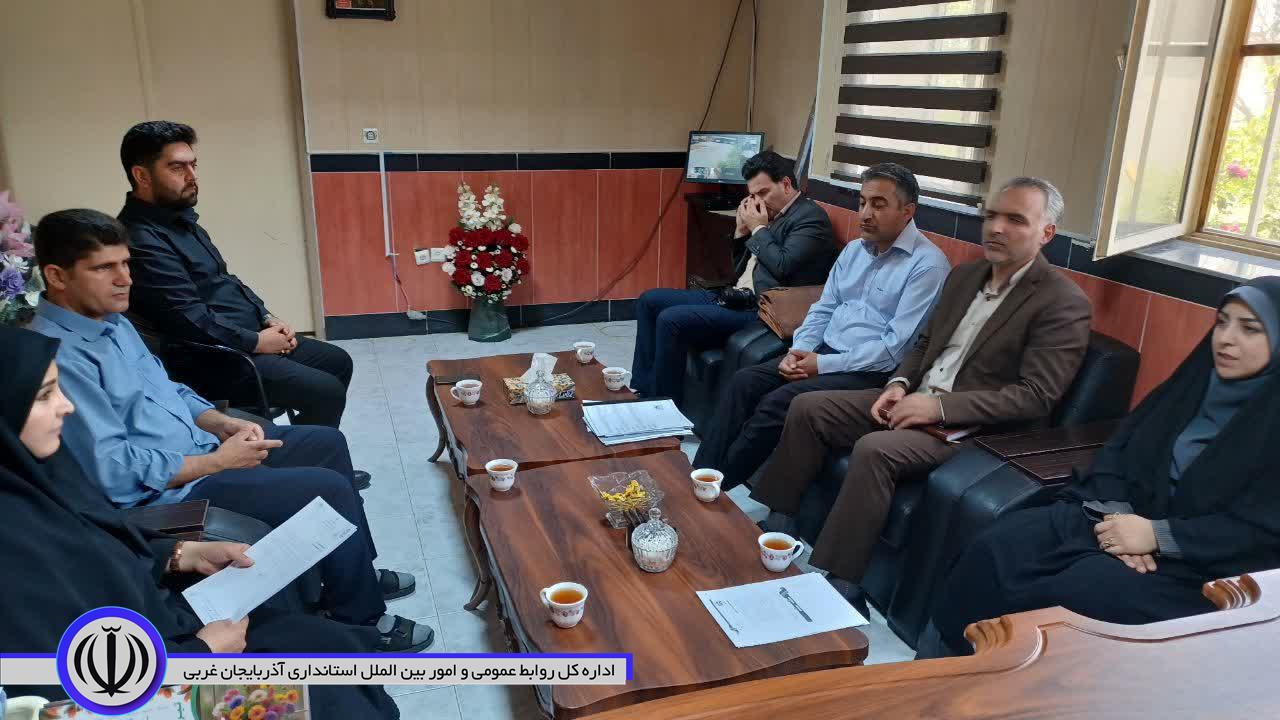 دیدار و گفت و گوی مدیرکل کتابخانههای عمومی آذربایجانغربی با فرماندار باروق