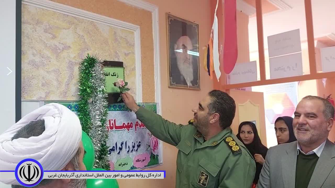 فرماندار شهرستان باروق در مراسم با شکوه زنگ انقلاب