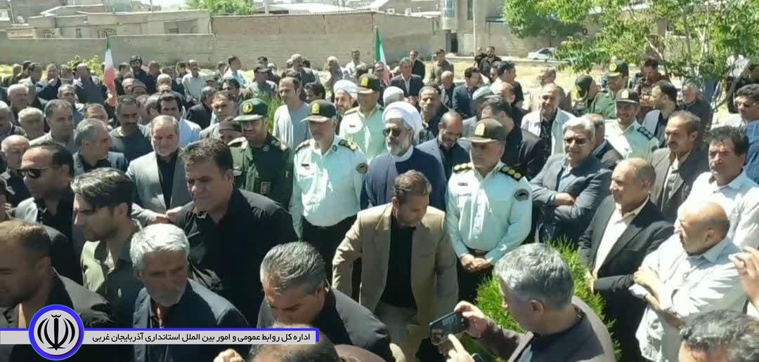 مادر شهیدان کتابعلی و براتعلی قاسمی در گلزار شهدای روستای گل سلیمان آباد از توابع بخش مرکزی شهرستان #باروق در کنار دو فرزند شهیدش آرام گرفت