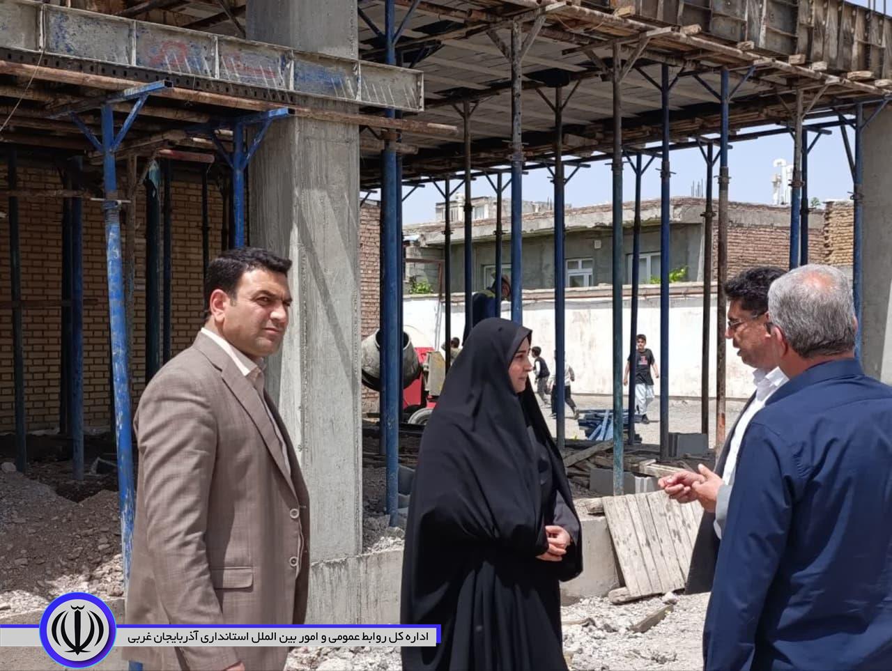 بازدید فرماندار باروق از مدرسه خیر ساز در شهر باروق