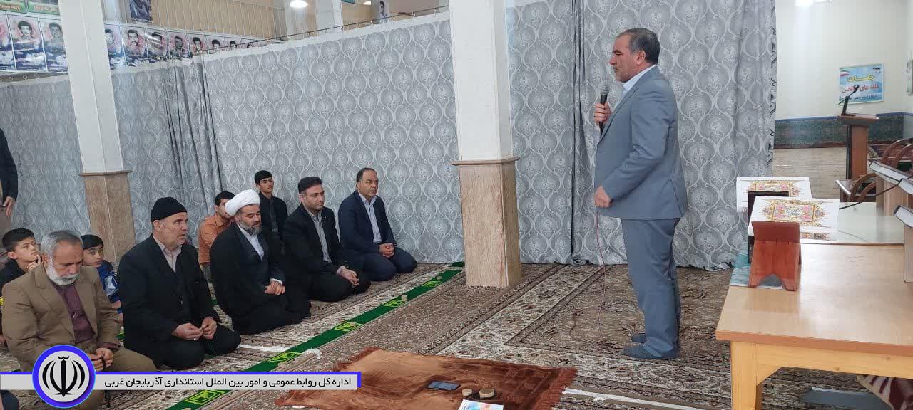 حضور فرماندار شهرستان باروق در آیین جمع خوانی قرآن کریم در مسجد جامع شهر باروق