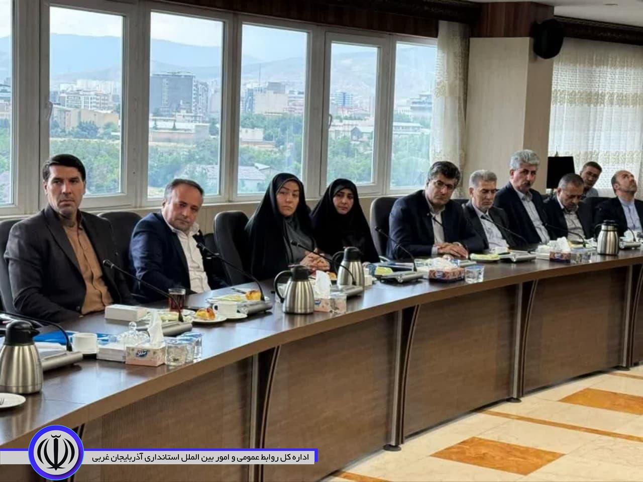 حضور دکتر مریم مسرت فرماندار شهرستان باروق در جلسه‌ رییس شورای اطلاع‌رسانی دولت