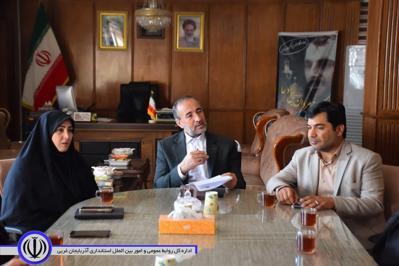 نشست صمیمی فرمانداران شهرستانهای میاندوآب، چهاربرج و باروق با نمایندگان سازمانهای مردم نهاد