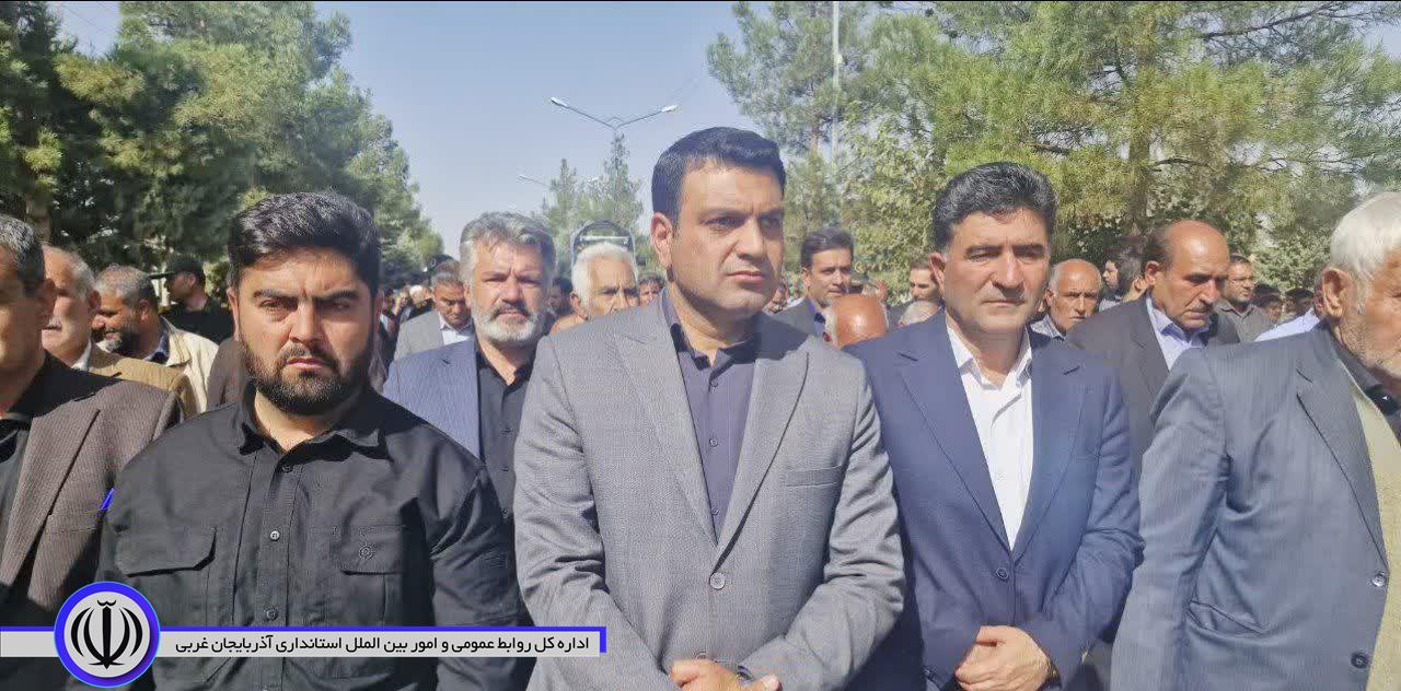 پیکر مطهر طلبه بسیجی حافظ امنیت در باروق تشییع و به خاک سپرده شد