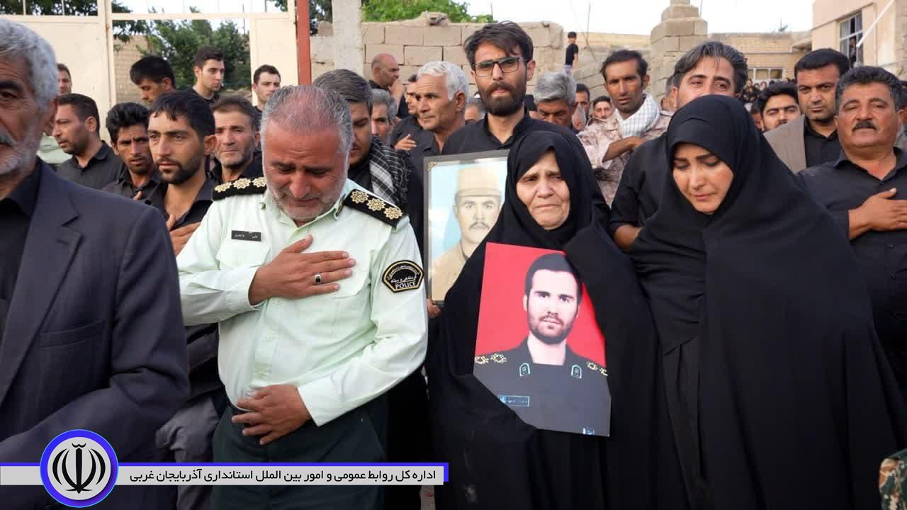 حضور فرماندار باروق در منزل شهید پاسدار اسماعیل پاشایی یکیاز شهدای جنایات رژیم صهیونیستی اهل روستای زارنجی