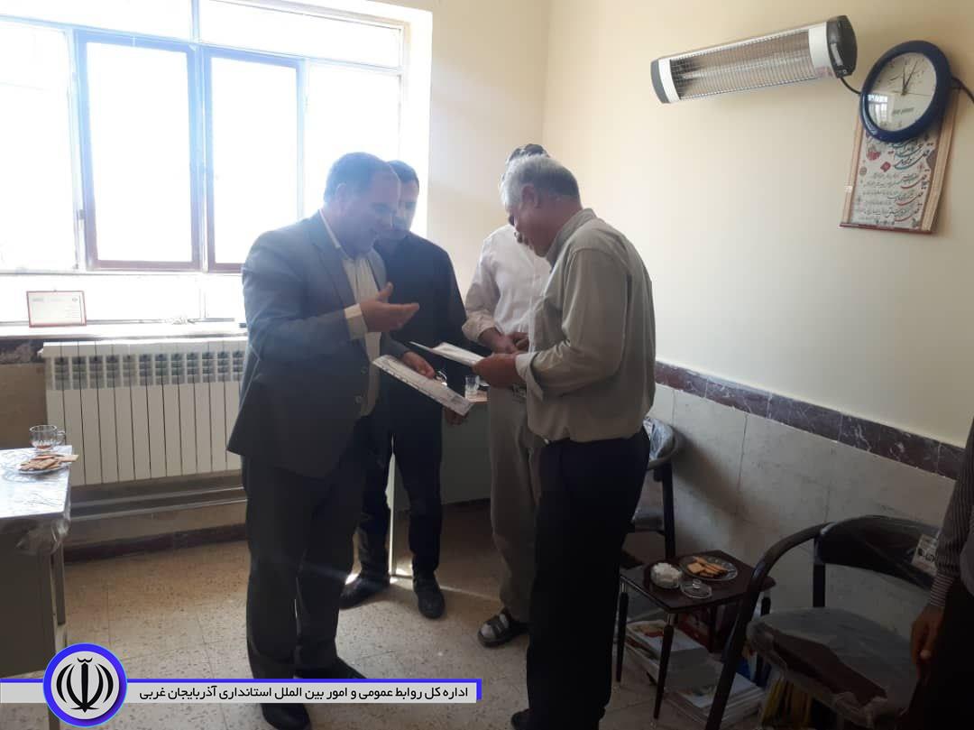 بازدید فرماندار شهرستان باروق از مدارس روستای نادر گلی