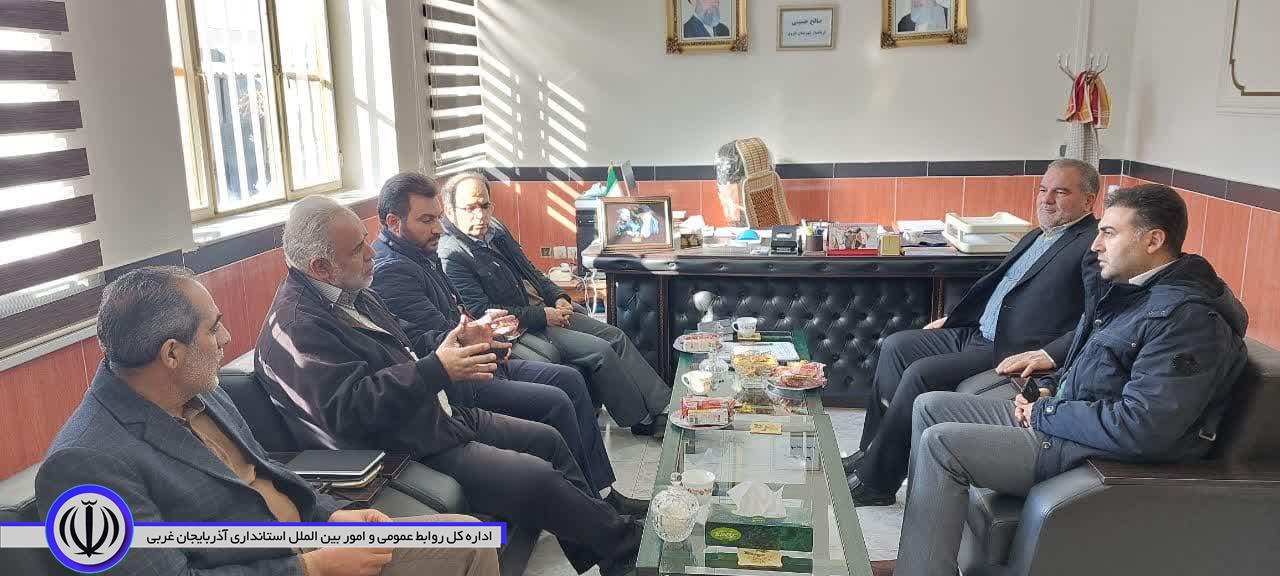 ✅️ دیدار مسئولین آمار سازمان برنامه و بودجه استان آذربایجان غربی با مهندس حسینی فرماندار شهرستان باروق