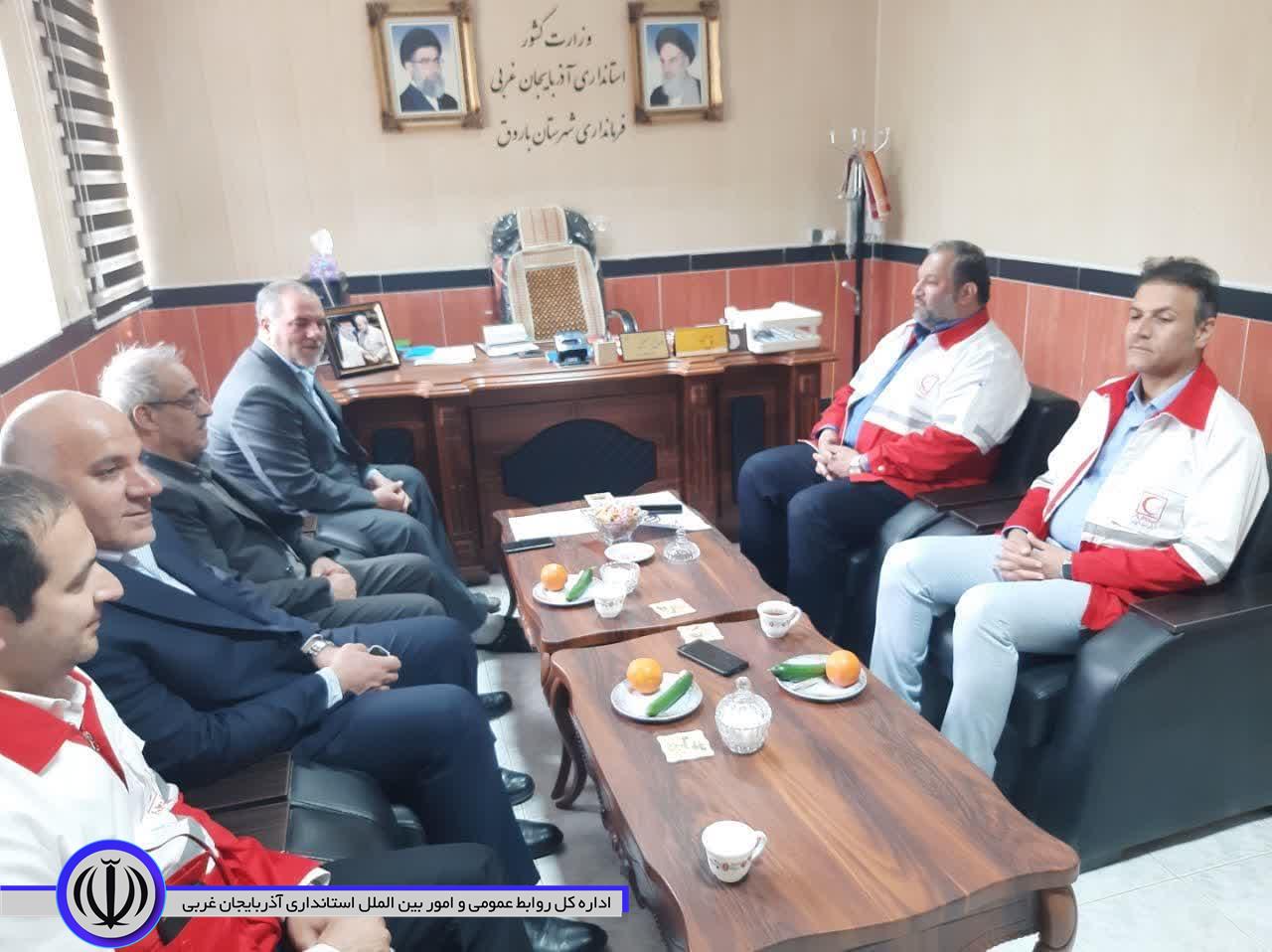 دیدار رئیس اداره هلال احمر شهرستان میاندوآب با صالح حسینی فرماندار