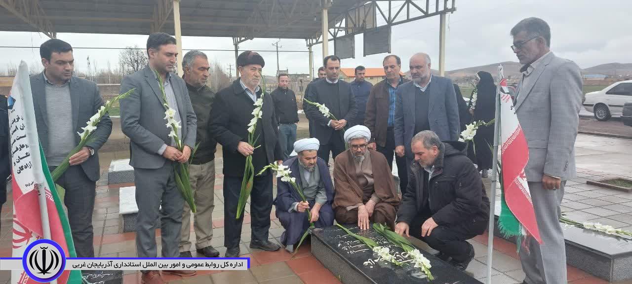 ادای احترام به مقام شامخ شهدا