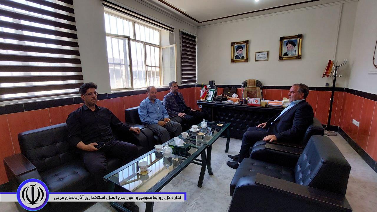 دیدار رئیس آموزش وپرورش شهرستان میاندوآب با مهندس حسینی فرماندار باروق