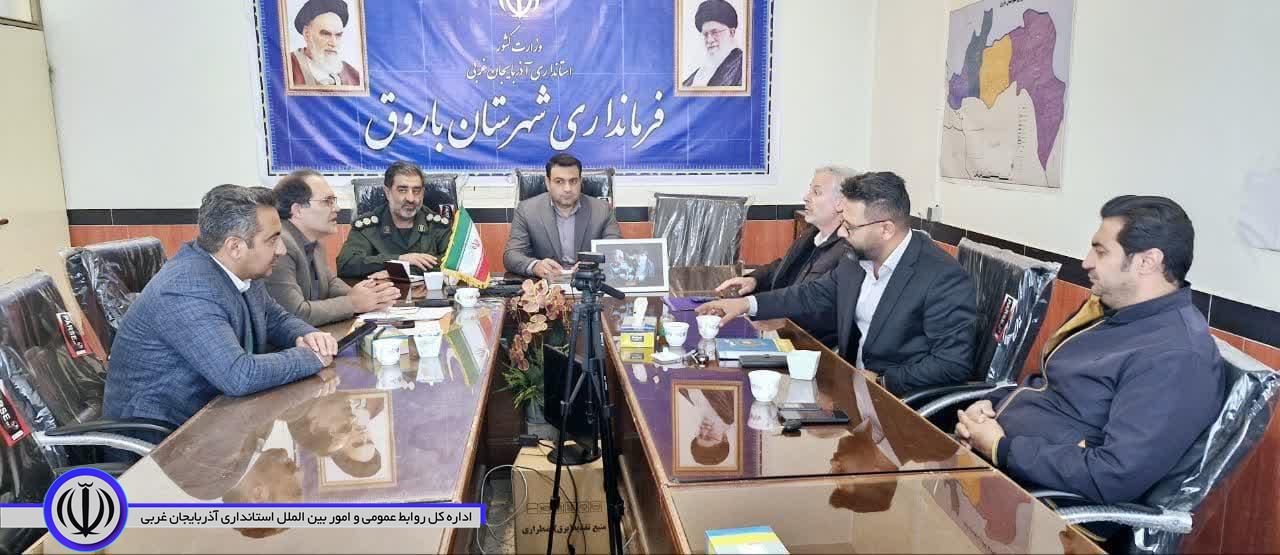 به مناسبت کار و کارگر جلسه با حضور اعضا به ریاست بخشدار مرکزی برگزار شد.