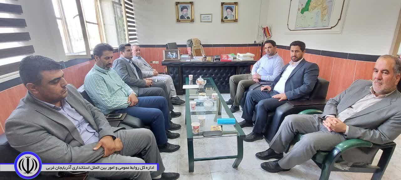 نشست کارشناسان بنیاد شهید استان با مهندس حسینی فرماندار باروق