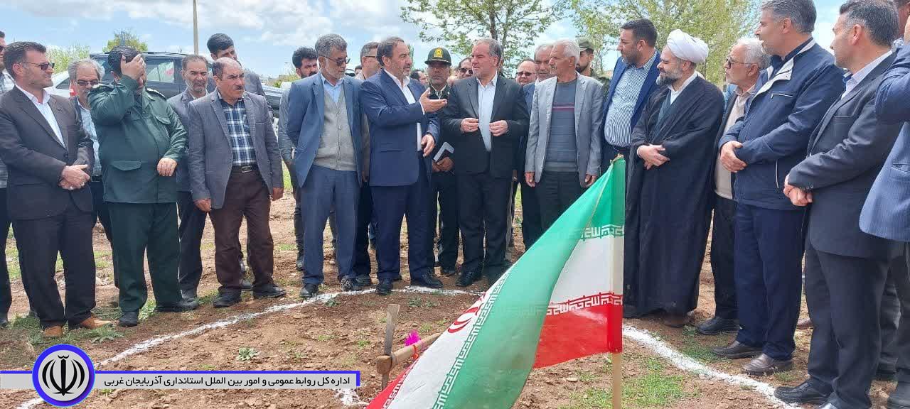 آیین گلنک زنی مجتمع اداری شهرستان باروق