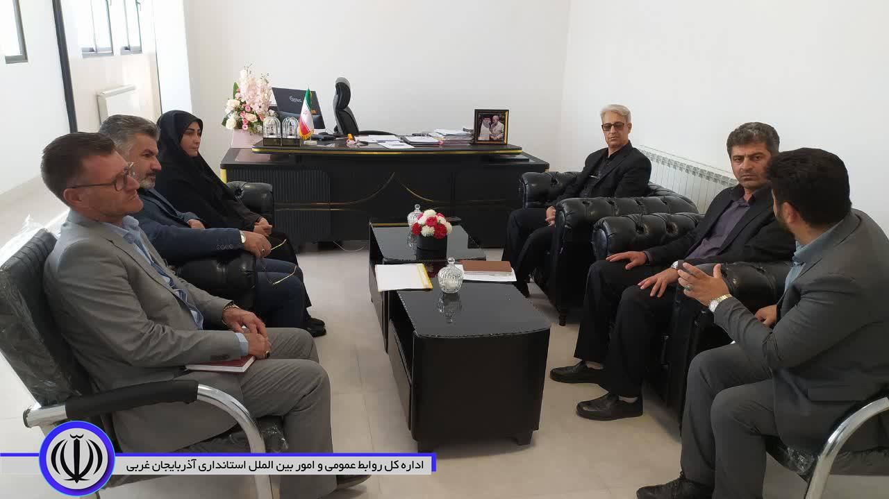 "خدمت بدون تعطیلی"