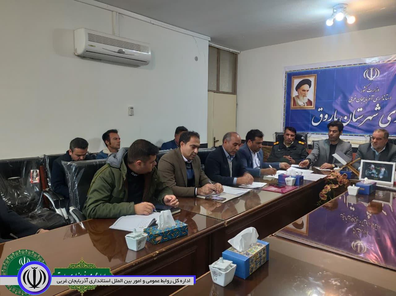 نشست صمیمی جمعی از اهالی روستای چالخاماز با حسینی فرماندار شهرستان باروق