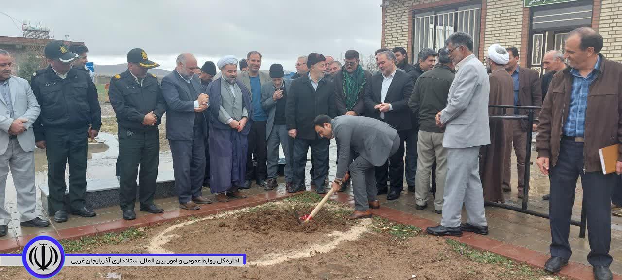 آیین کلنگ زنی ساخت گلزار مطهر شهدای شهر باروق برگزار شد