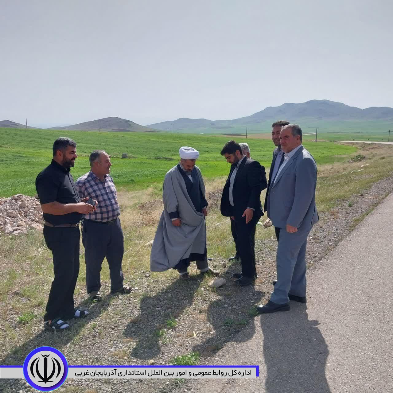 بازدید فرماندار شهرستان باروق از زمین اهدایی به جمعیت هلال احمر