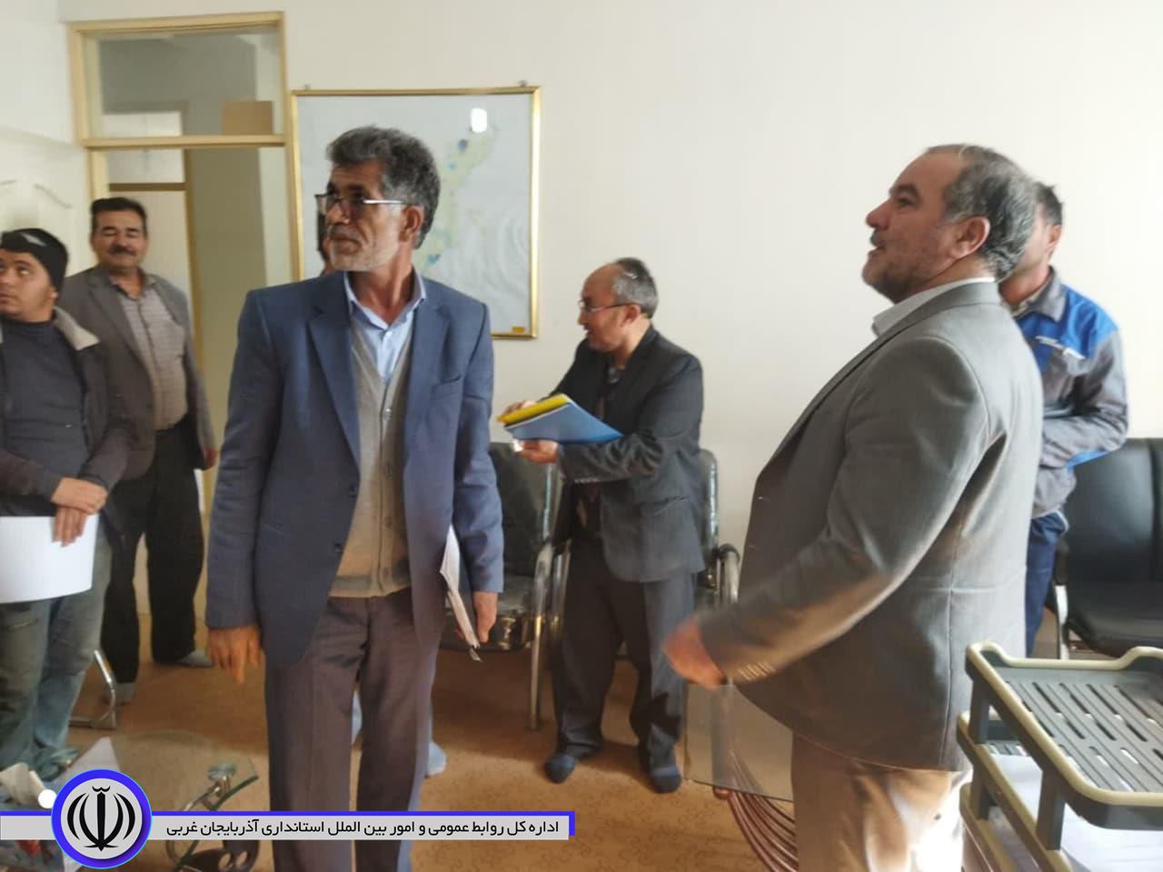 بازدید سر زده مهندس حسینی فرماندار شهرستان باروق از شهرداری باروق