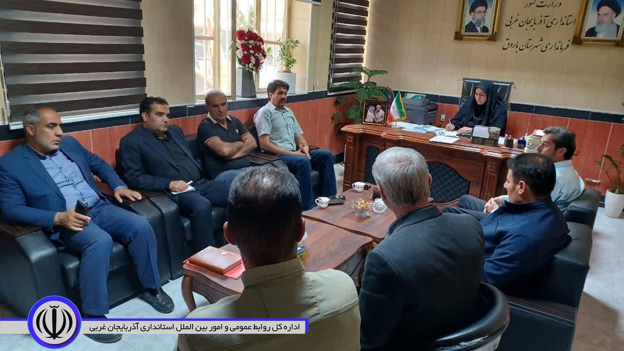 پیگیری سهمیه سوخت معدن کاران باروق با حضور سرپرست فرمانداری