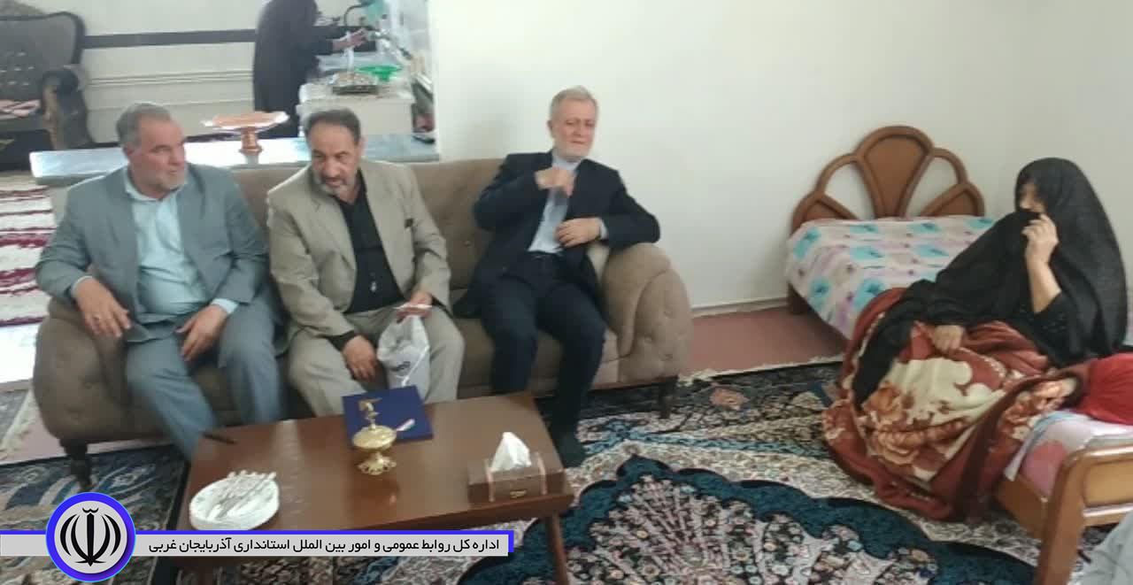 دیدار با خانواده معظم شهدا با حضور معاون توسعه و پشتیبانی منابع استانداری