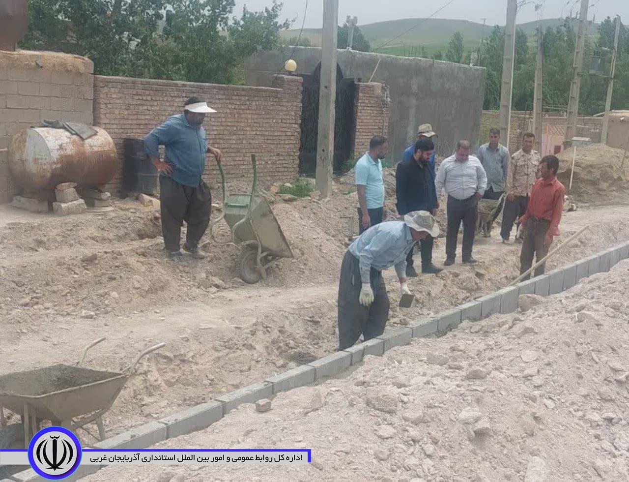 بازدید بخشدار نختالوی باروق از اجرای پروژه طرح هادی روستای آغبلاغ