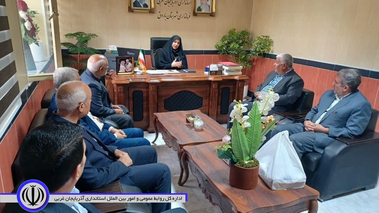 دیدار معتمدان و دهیار روستای قوروقچی با سرپرست فرمانداری باروق