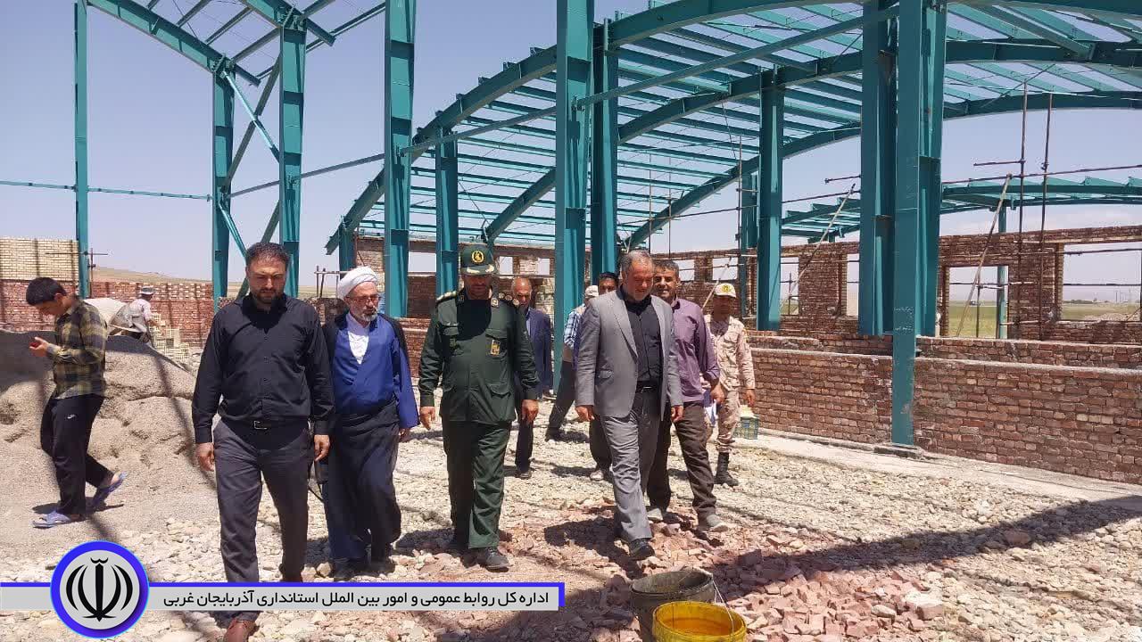 خدمات جهادی دولت مردمی در روستاها همچنان ادامه دارد بازدید میدانی فرماندار باروق از پروژه های عمرانی حوزه ورزش و جوانان به گزارش روابط عمومی فرماندار شهرستان باروق ،صالح حسینی فرماندار شهرستان با