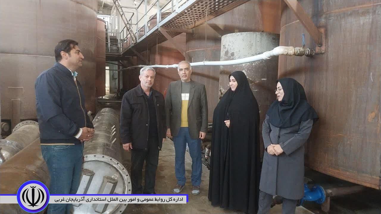 بازدید فرماندار باروق از کارخانه الکل سازی در باروق.