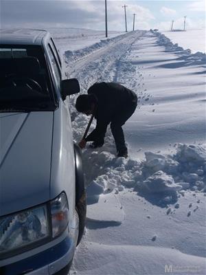 بارش سنگین برف و کولاک شدید در محورهای مواصلاتی  بخش نختالو